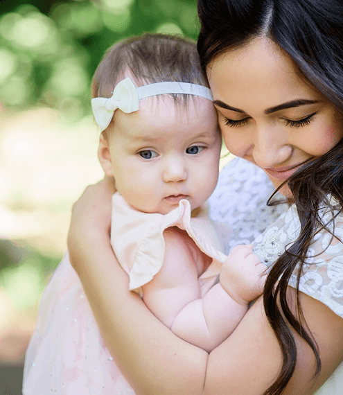 baby-in-mothers-arms